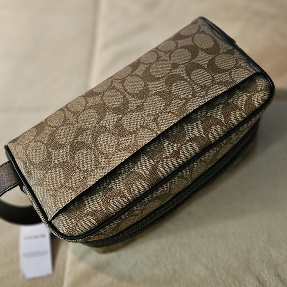 Coach Large Travel kit - Picture 1 of 12